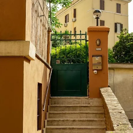 Clivo's 1 Buddyrent Apartment Rom